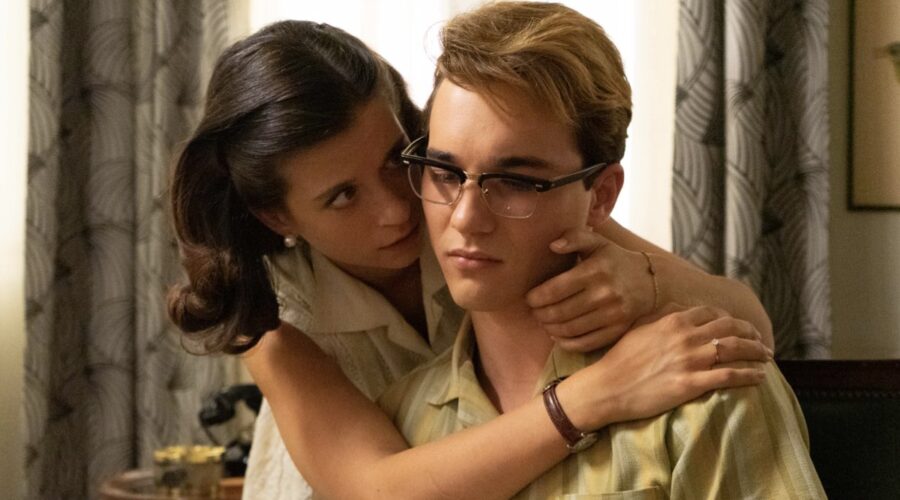 Da sinistra: Amparo Piñero (Carmen) e Iván Lapadula (Ángel) in una scena di “Un altro domani”. Credits: Mediaset