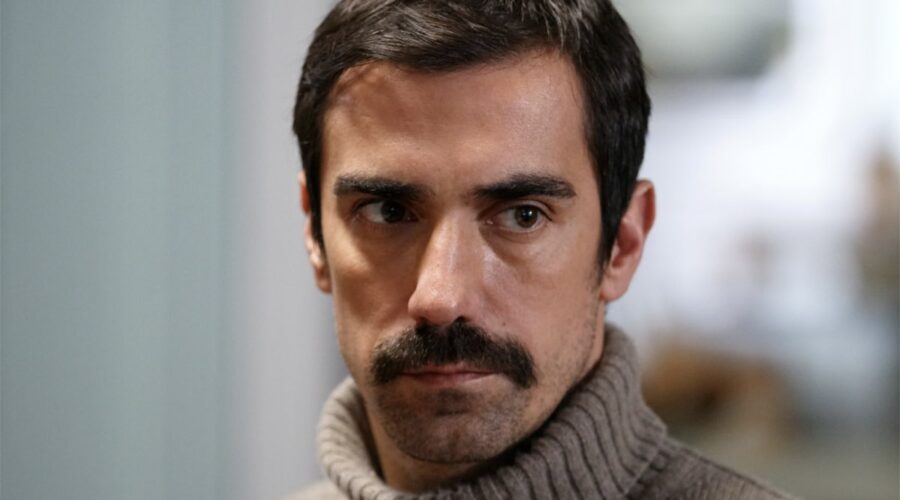 Da sinistra: Ibrahim Celikkol in una scena di “My Home My Destiny”. Credits: RTI Mediaset.