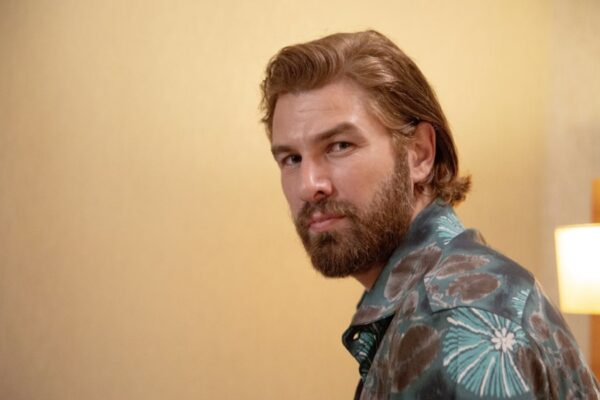 Fikret (Furkan Palali) in una scena di