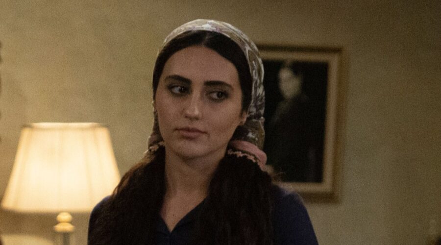 Selin Genç (Gulten) in una scena di “Terra Amara”. Credits: RTI Mediaset.