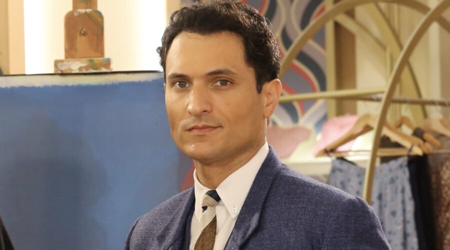 Alessandro Tersigni (Vittorio Conti) in un posato per 