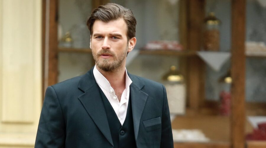 Al centro: Kivanç Tatlitug (Kurt Seyit Eminof) in una scena dell'episodio 19 de “La ragazza e l'ufficiale”. Credits: RTI Mediaset.