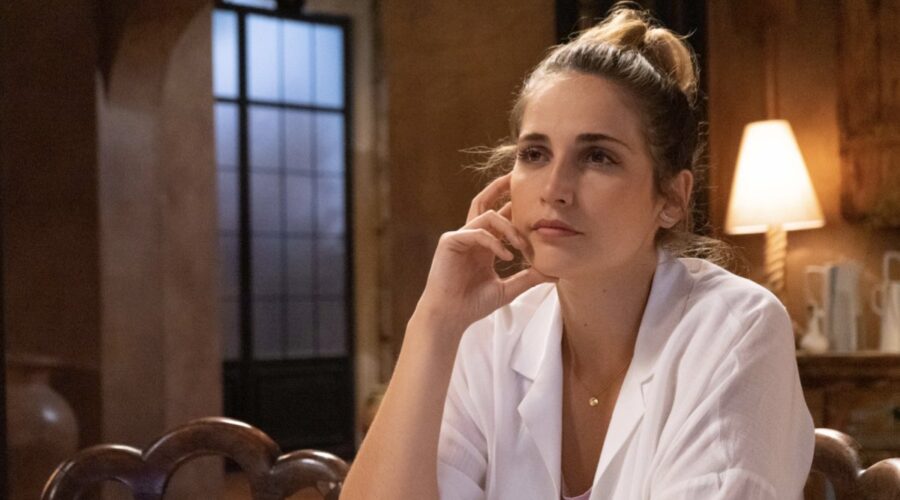 Laura Ledesma (Julia) in una scena di “Un altro domani”. Credits: Mediaset