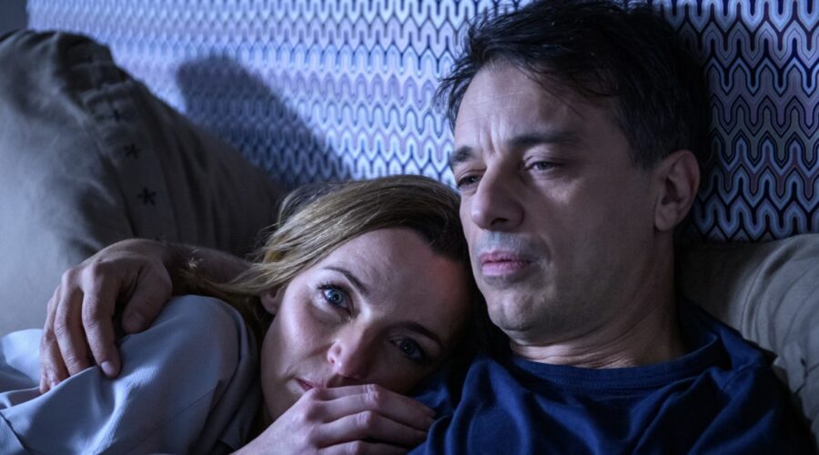 Da sinistra: Lia e Robert in una scena di “Tempesta D'Amore” in onda su Rete 4. Credits: Das Erste/Mediaset.