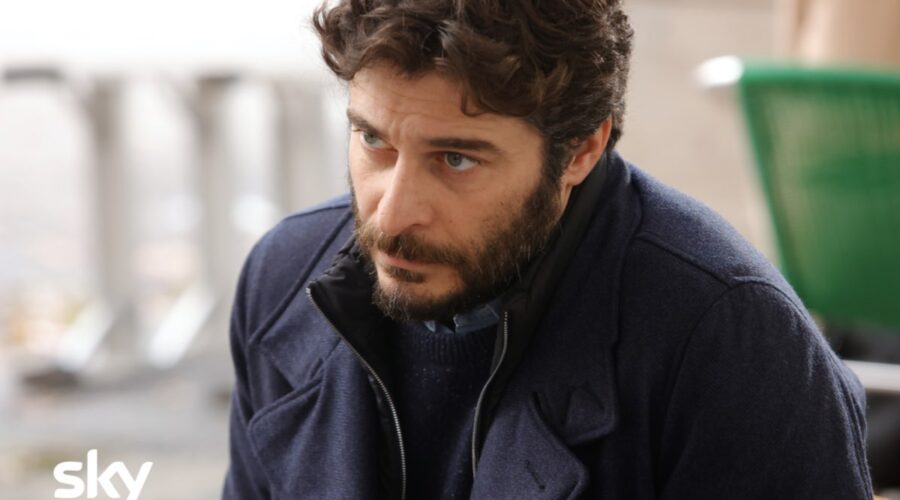 Lino Guanciale in una delle prime foto di scena della serie Sky Original 