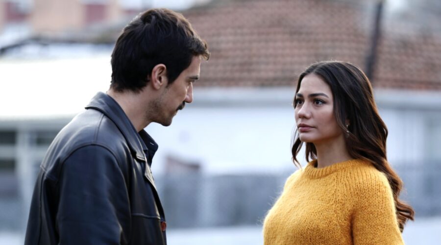 Demet Özdemir (Zeynep) e Ibrahim Celikkol (Mehdi) in una scena di “My Home My Destiny” in onda da luglio 2023. Credits: RTI Mediaset.