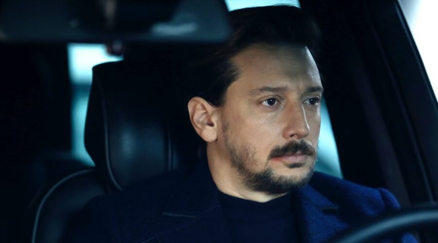 Engin Hepileri (Faruk) in una scena di “My Home My Destiny”. Credits: RTI Mediaset.