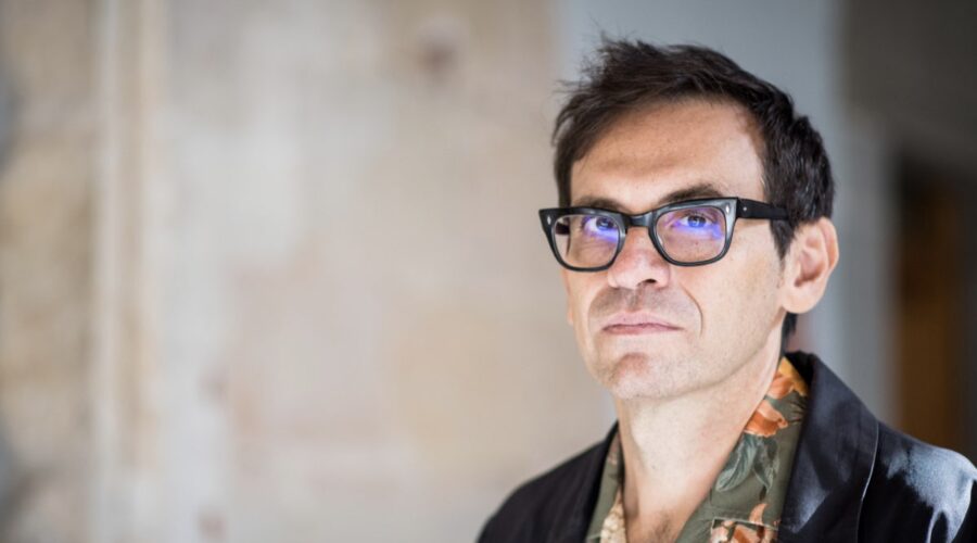 Nicola Lagioia in un posato durante l'Hay Festival Segovia. Credits: Beatriz Velasco/ Getty Images