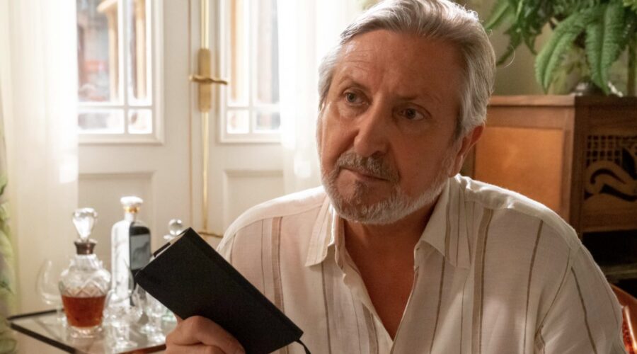 Sebastián Haro (Francisco) in una scena di “Un altro domani”. Credits: Mediaset