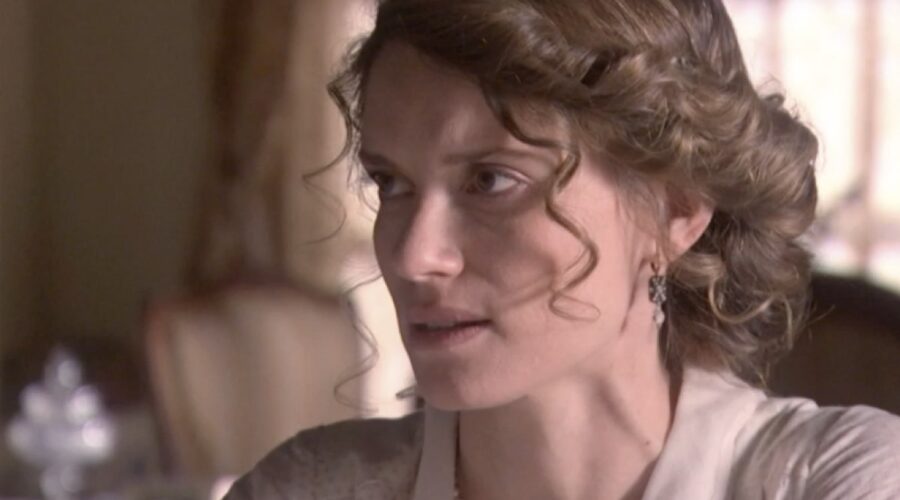 Mariona Tena (Blanca Silva Torrealba) in una scena della puntata 100 di