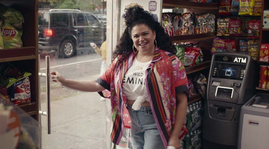 Michelle Buteau (nei panni di Mavis) in