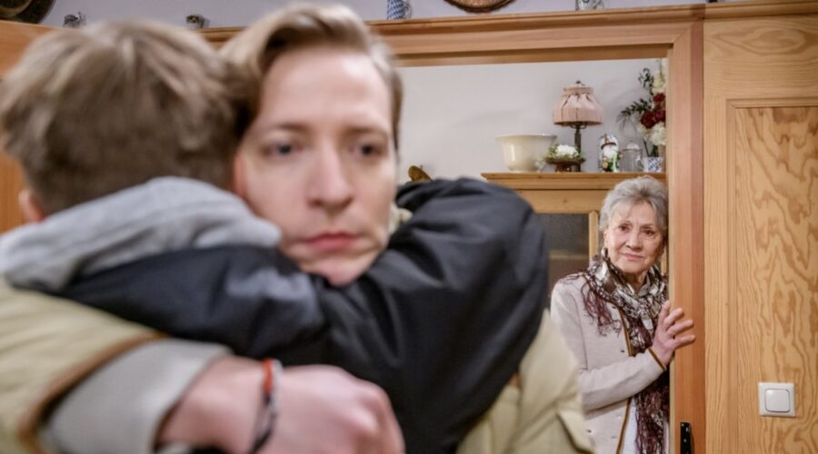 Johannes Huth interpreta Gerry Richter in una scena di “Tempesta D'Amore” in onda su Rete 4. Credits: Das Erste/Mediaset.