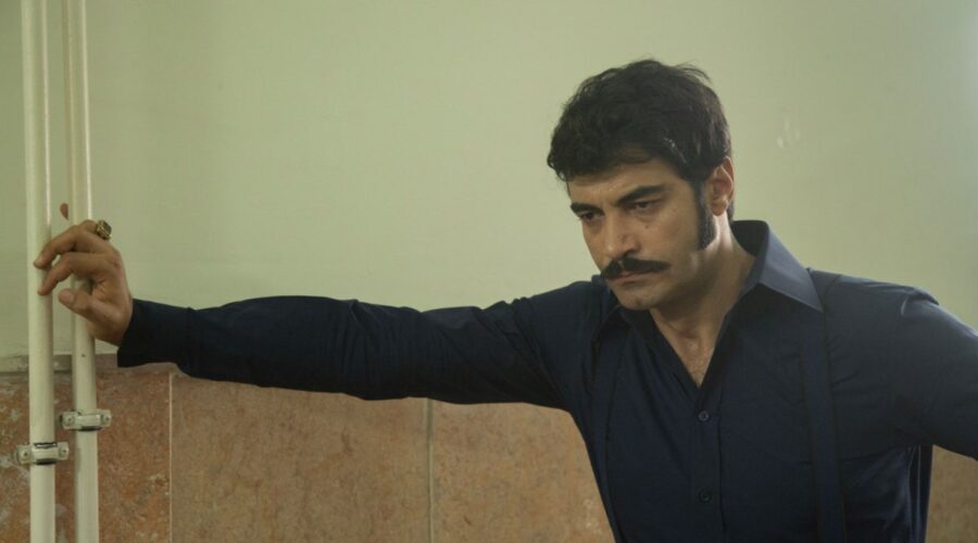 Murat Ünalmis (Demir) in una scena di “Terra Amara”. Credits: RTI Mediaset.