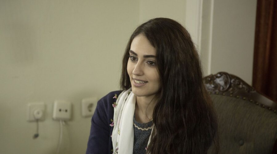 Selin Genc (Gulten) in una scena di “Terra Amara”. Credits: RTI Mediaset.