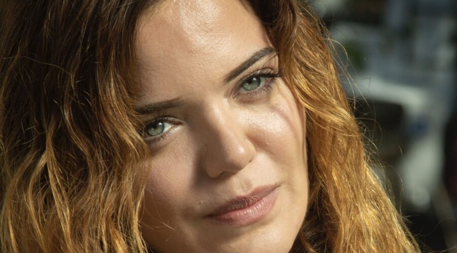 Hilal Altinbilek (Zuleyha) in una scena di “Terra Amara”. Credits: RTI Mediaset.