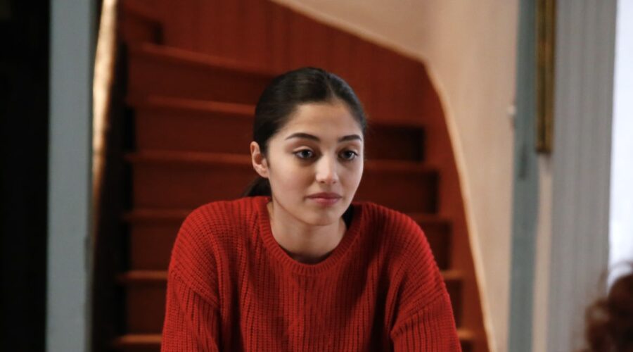 Kayra Aleyna Zabçi (Yasemin) in una scena di “My home my destiny”. Credits: RTI Mediaset.