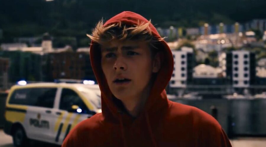 Benjamin Ebbesen (Erik) in un fotogramma del trailer di “Rumors”. Credits: RaiPlay