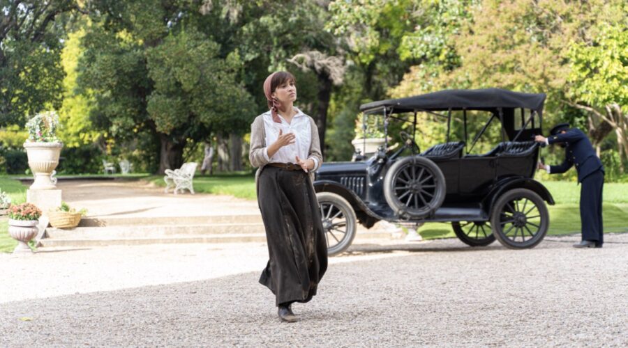 Carmen Asecas (Catalina Luján) in una scena de 