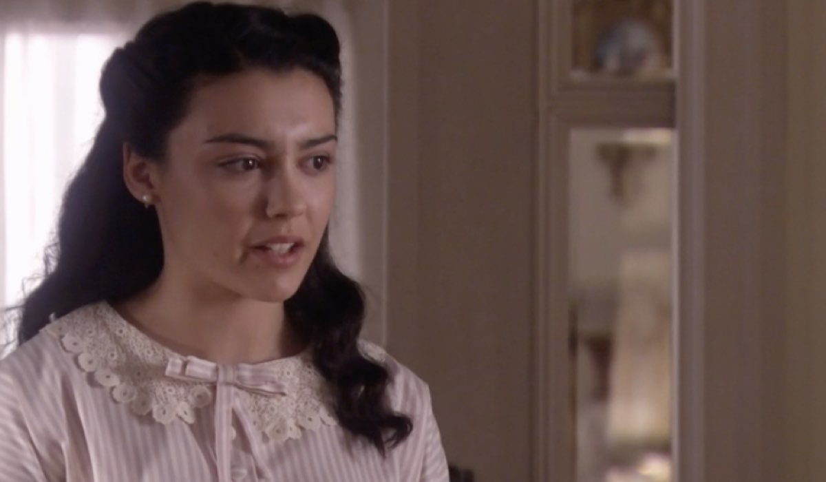 Carla Díaz (Elisa Silva Torrealba) in una scena della puntata 100 di 