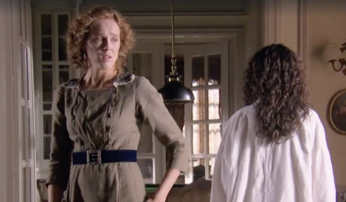 Da sinistra: María Castro (Francisca Silva Torrealba) e Candela Serrat (Celia Silva Torrealba) in una scena della puntata 100 di 