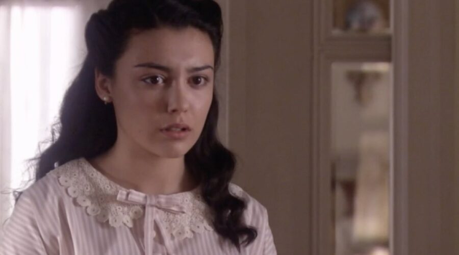 Carla Díaz (Elisa Silva Torrealba) in una scena della puntata 100 di 