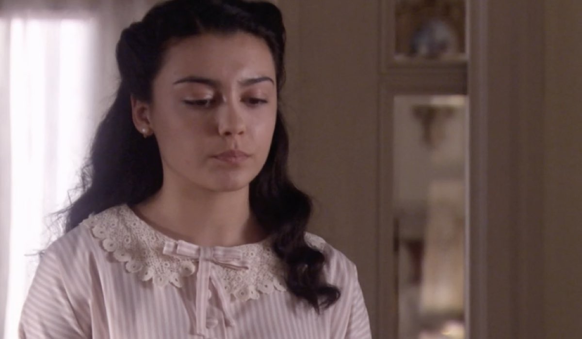 Carla Díaz (Elisa Silva Torrealba) in una scena della puntata 100 di 