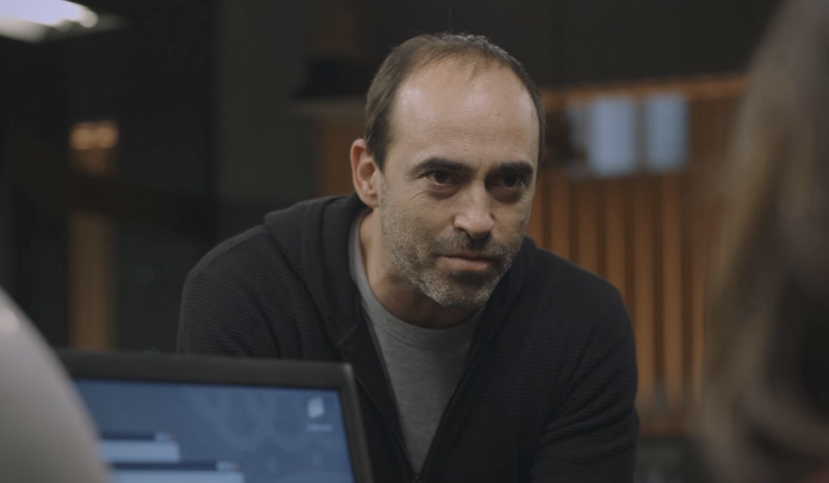 Chani Martín (Sebas Cano) in una scena di 