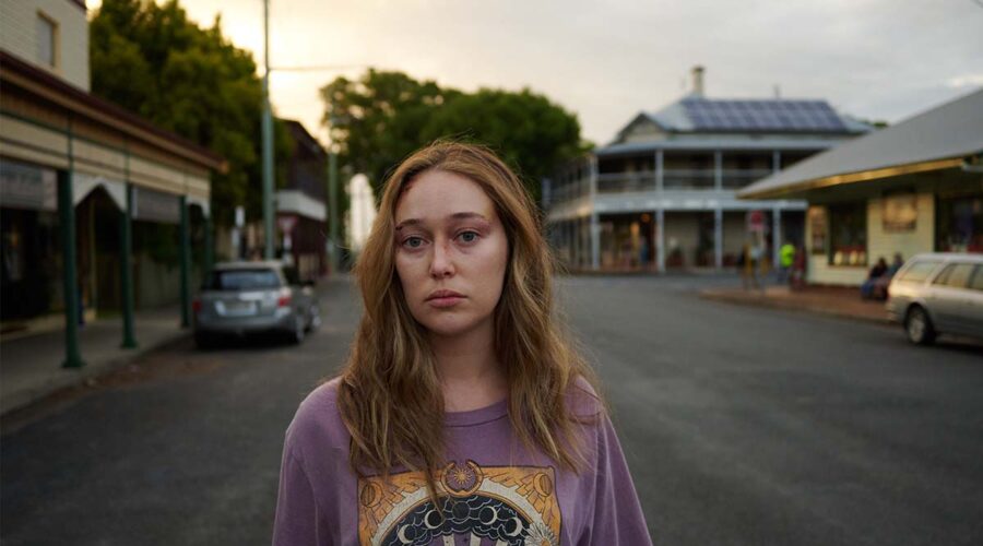 Alycia Debnam-Carey in una scena di