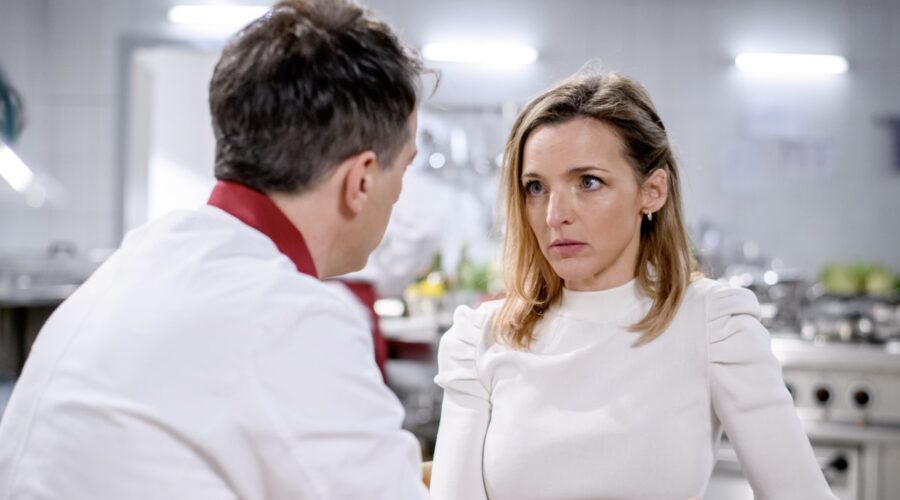 Deborah Müller interpreta Cornelia Holle in una scena della puntata di “Tempesta D'amore” in onda su Rete 4. Credits: Das Erste/Mediaset.