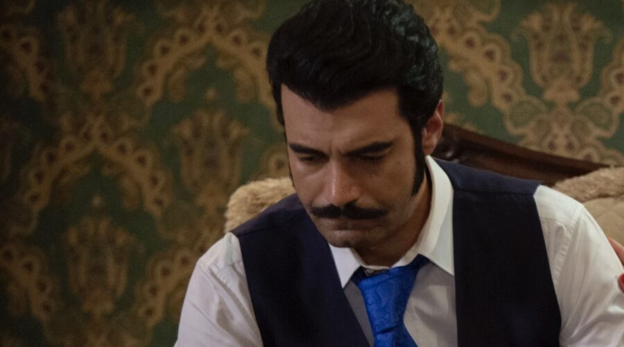 Murat Ünalmis (Demir) in una scena di