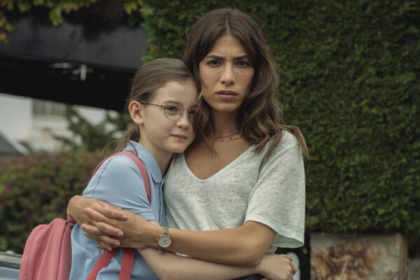 Evin Ahmad E Indica Watson In Who Is Erin Carter Credits Netflix