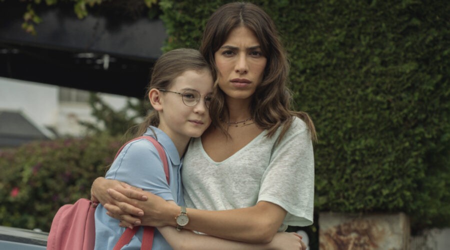 Evin Ahmad E Indica Watson In Who Is Erin Carter Credits Netflix