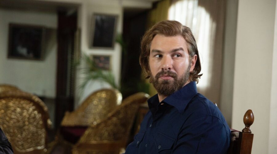 Fikret (Furkan Palali) in una scena di