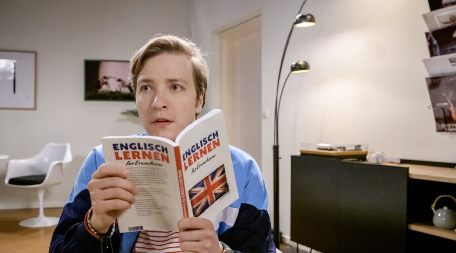 Johannes Huth interpreta Gerry Richter in una scena di “Tempesta D'Amore” in onda su Rete 4. Credits: Das Erste/Mediaset.