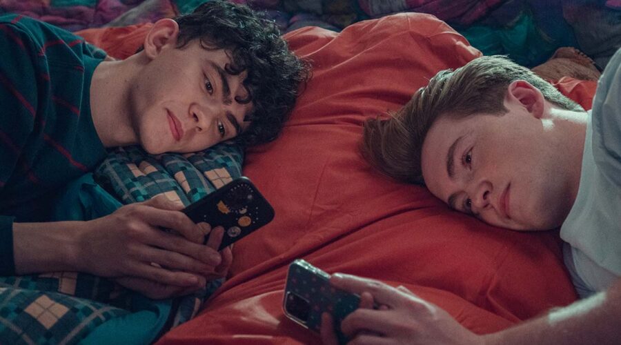 Joe Locke (interpreta Charlie Spring) e Kit Connor (Nick Nelson) in una scena di