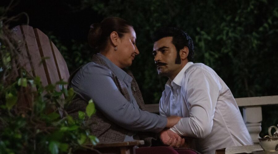 Da sinistra: Vahide Perçin (Hünkar) e Murat Ünalmis (Demir) in una scena di