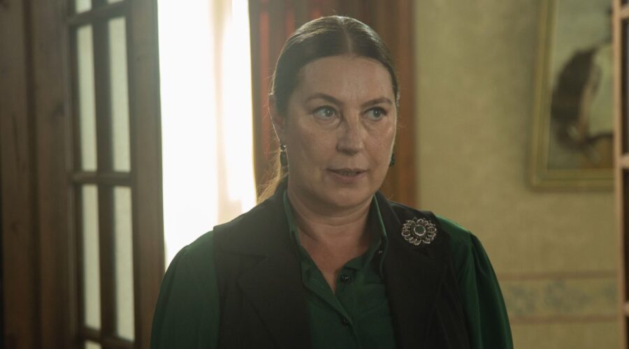 Vahide Perçin (Hünkar) in una scena di