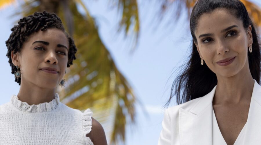 Da sinistra Kiara Barnes e Roselyn Sanchez In Una Scena Di Fantasy Island 2 Credits: Sky