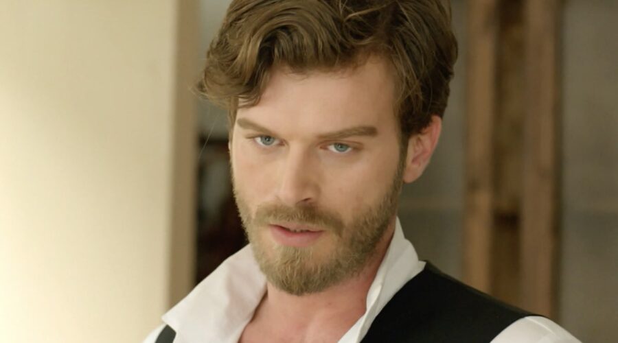 Kıvanç Tatlıtuğ in un fotogramma de “La ragazza e l'ufficiale” in onda su Canale 5. Credits: Mediaset Infinity/Ay Yapim.