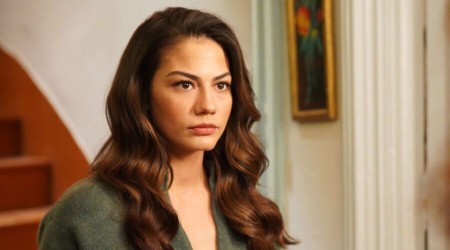 Demet Ozdemir in una scena di