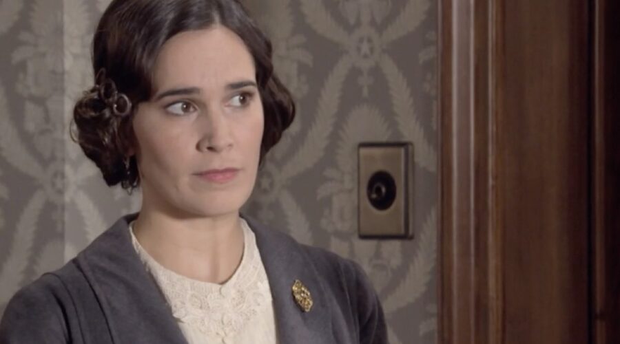 Celia Freijeiro (Adela Silva Torrealba) in una scena della puntata 100 di