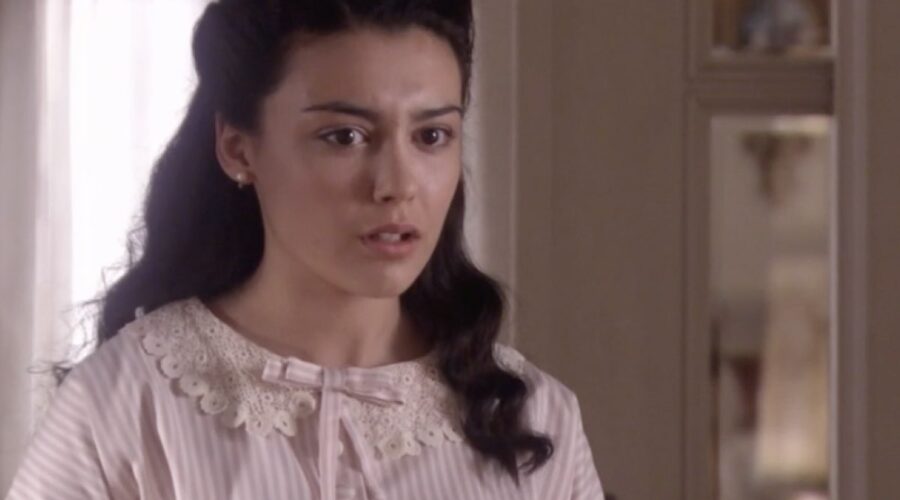 Carla Díaz (Elisa Silva Torrealba) in una scena della puntata 100 di