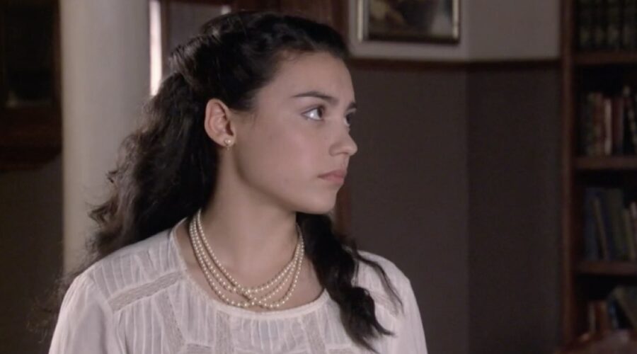 Carla Díaz (Elisa Silva Torrealba) in una scena della puntata 100 di