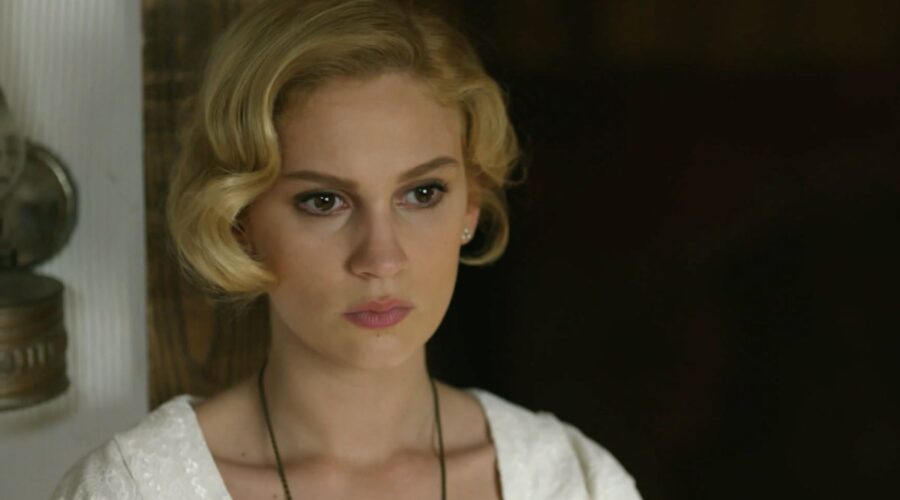 Farah Zeynep Abdullah in un fotogramma de “La ragazza e l'ufficiale” in onda su Canale 5. Credits: Mediaset Infinity/Ay Yapim.