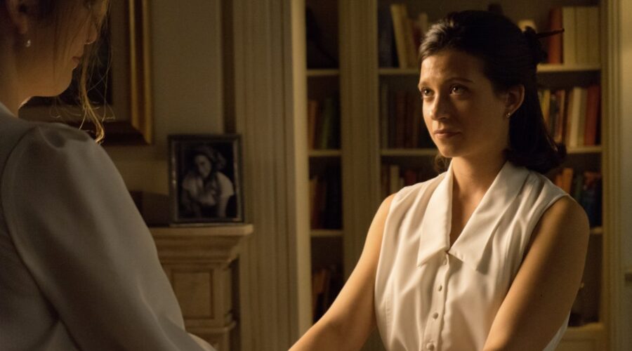 Da sinistra: Julia (Laura Ledesma) e Carmen (Amparo Piñero) in una scena del finale di “Un altro domani”. Credits: RTI Mediaset.