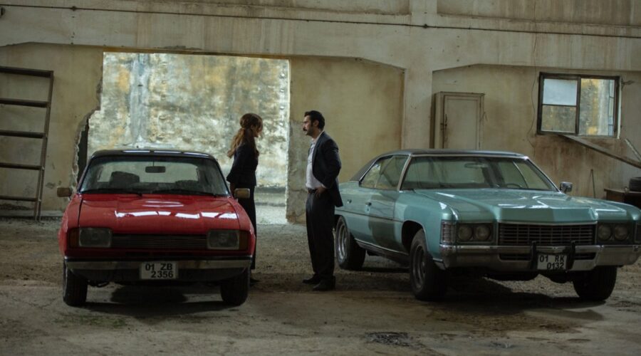 Da sinistra: Hilal Altinbilek (Züleyha) e Ugur Günes (Yilmaz) in una scena di