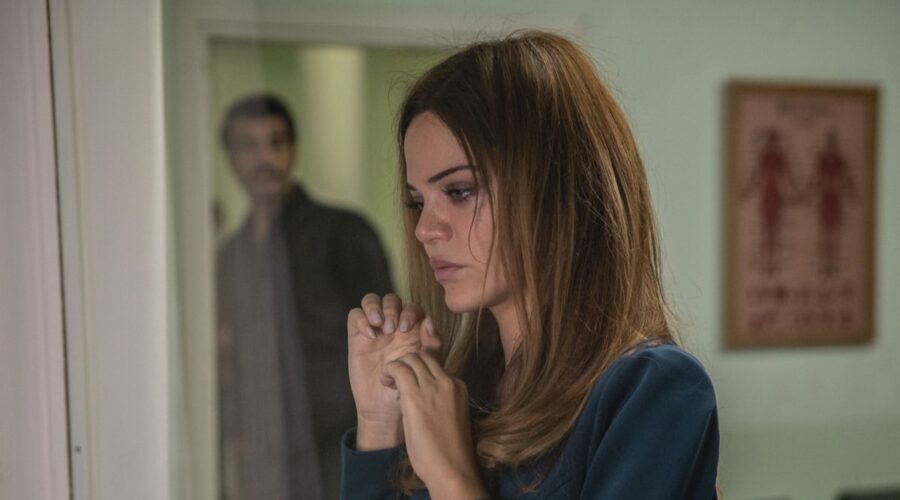 Hilal Altınbilek (Züleyha) in una scena di