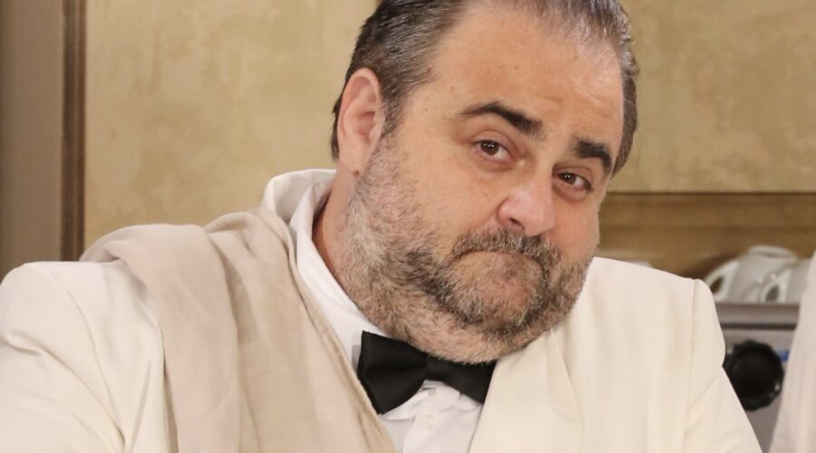 Massimo Cagnina (Ciro Puglisi) in un posato per 