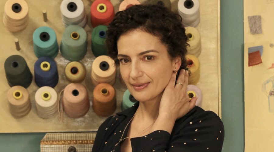 Gioia Spaziani (Concetta Puglisi) in un posato per “Il Paradiso Delle Signore 8”. Credits: P. Bruni/Rai.