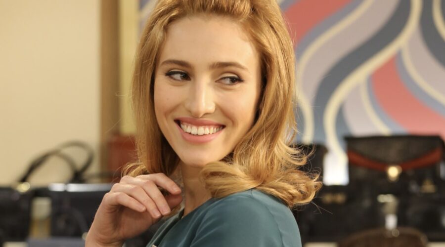 Ilaria Maren (Delia Bianchetti) in un posato per 